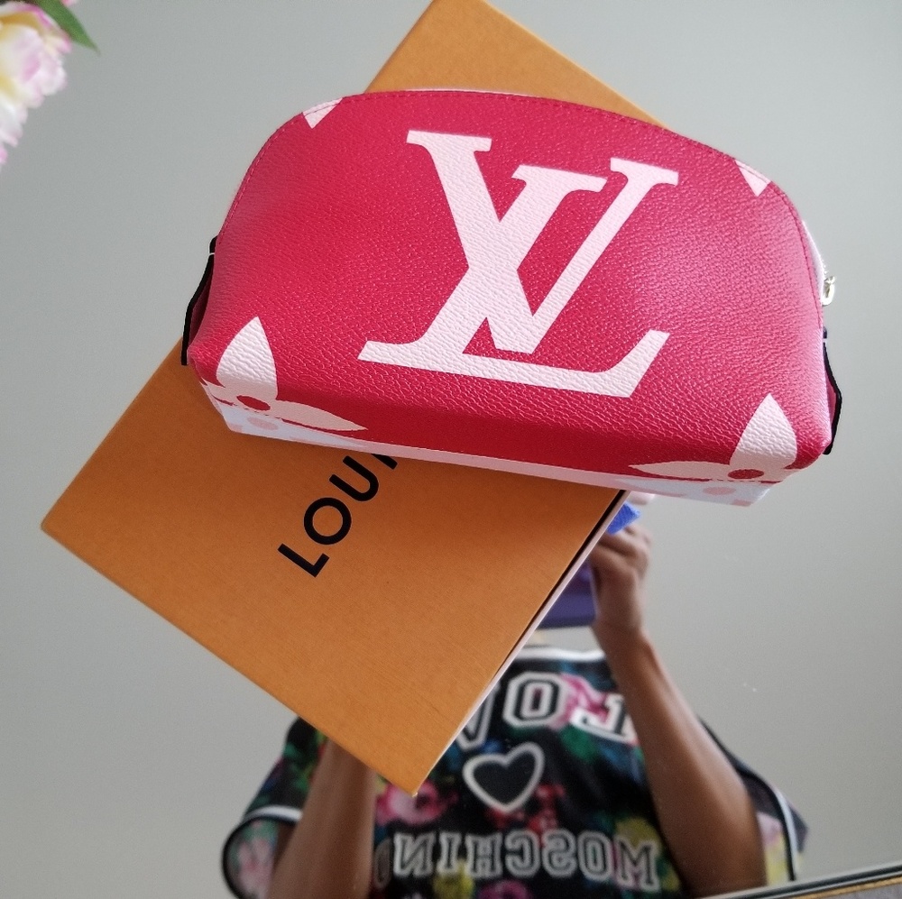 LOUIS VUITTON XL POUCH